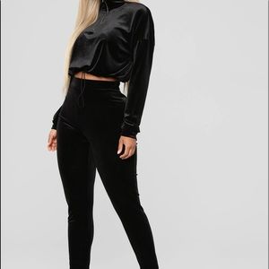 Fashion Nova Velvet lounge set (small)
